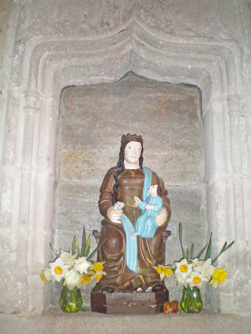 Statue vierge à l'enfant