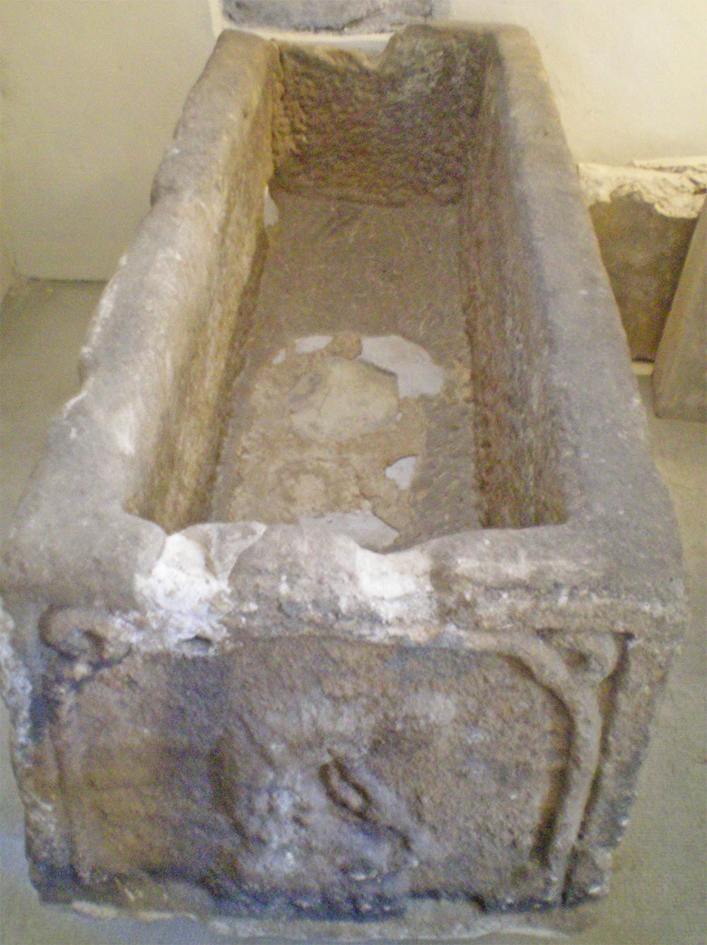 Sarcophage, auge-abreuvoir