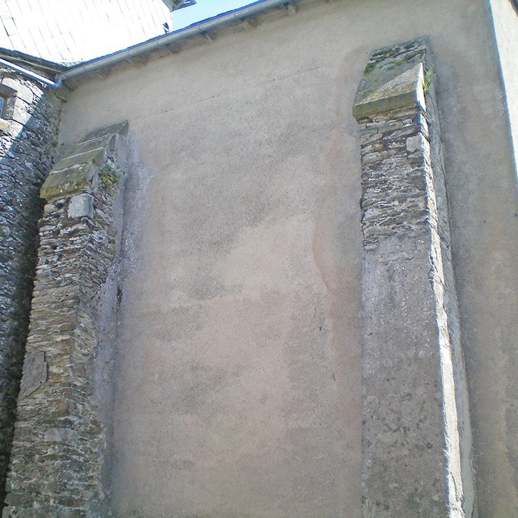 Vue des contreforts de l'église d'Alrance - Arnaud Villefranque