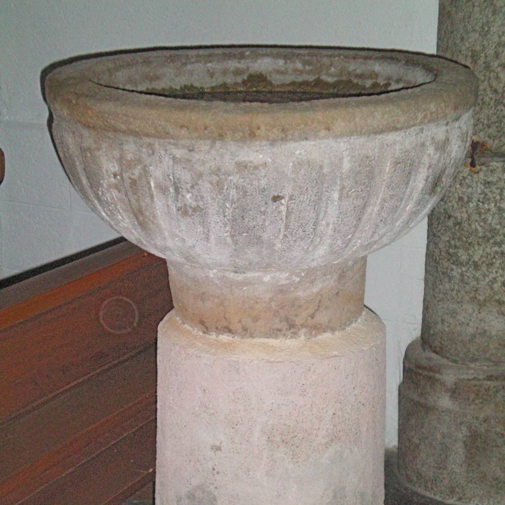 Bénitier de l'église de Saint-Amans