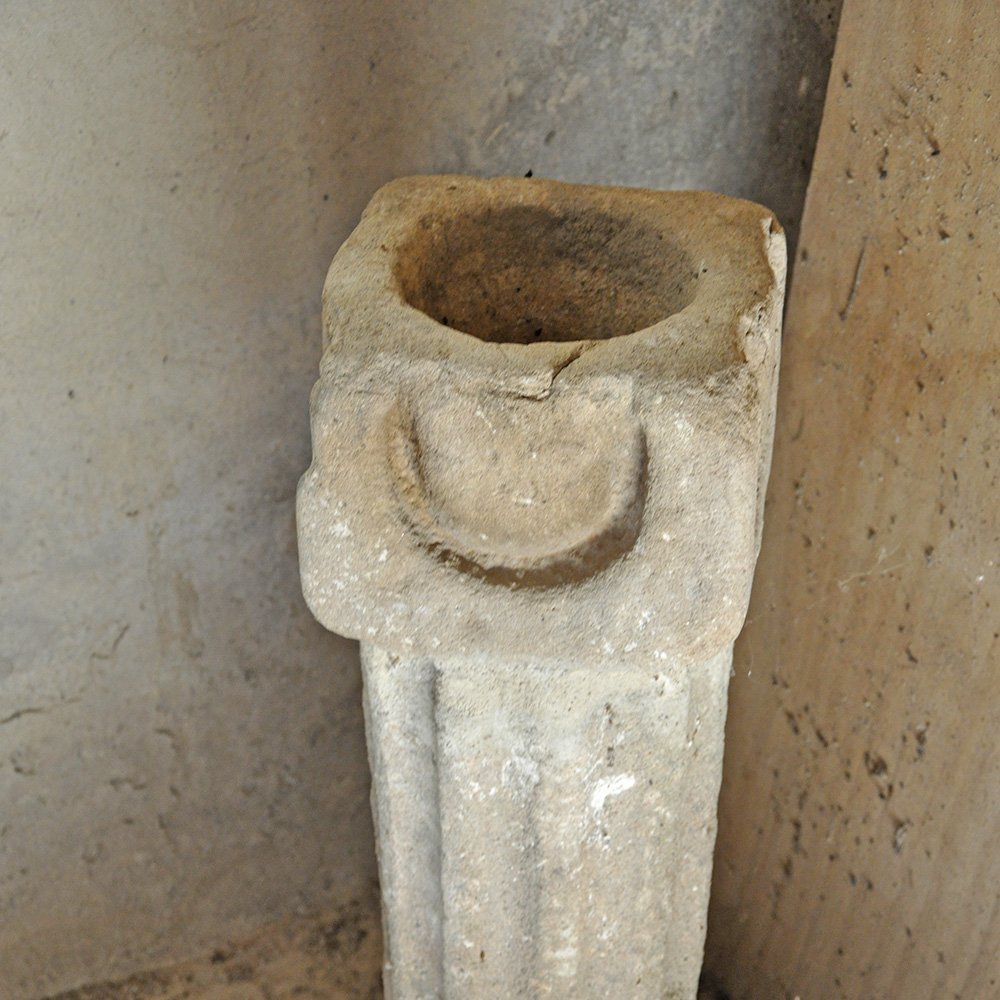 Bénitier dans l'église de Viarouge - Arnaud Villefranque