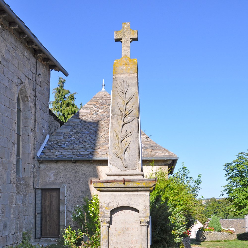 Vue générale du monument aux morts de Curan - Arnaud Villefranque