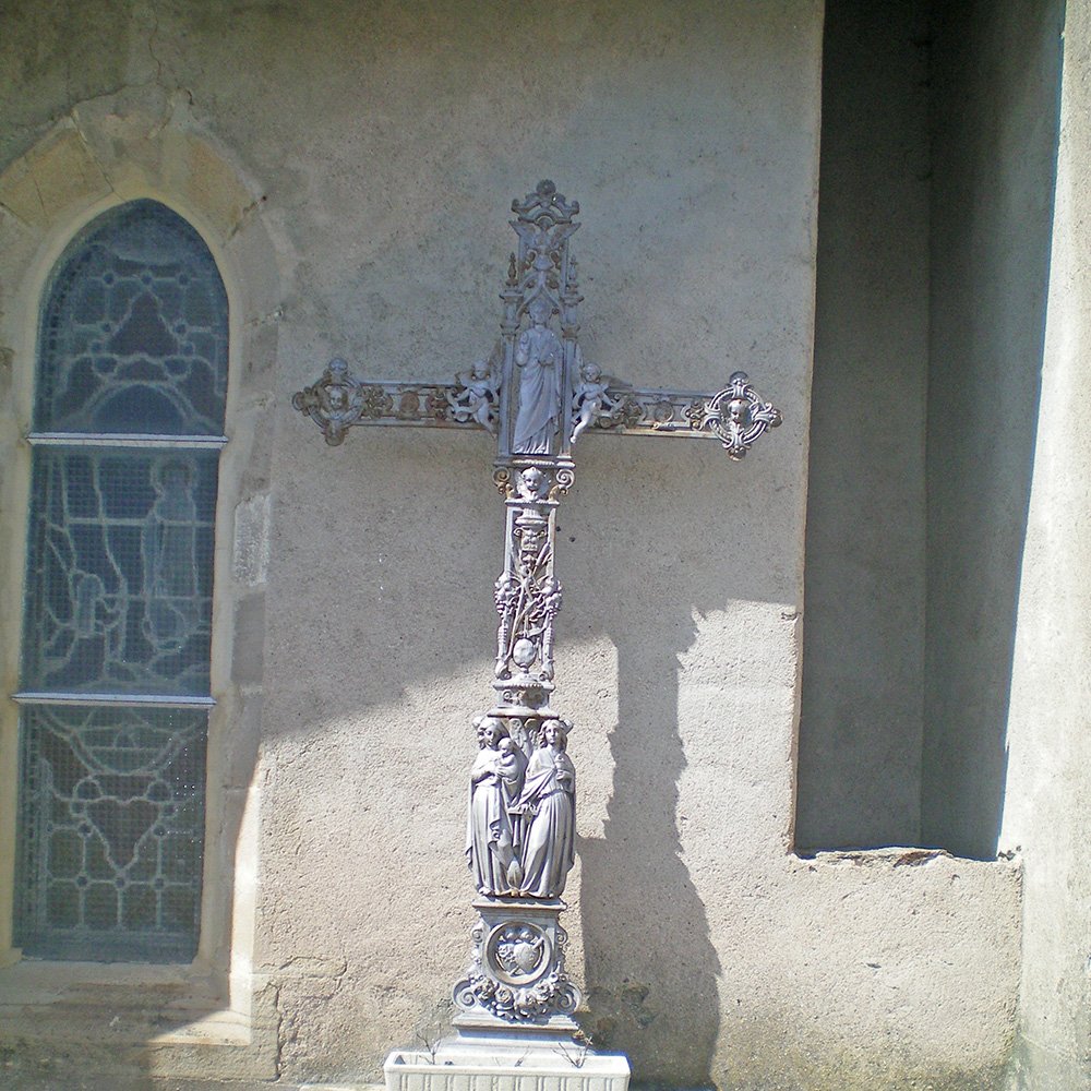 Croix située contre l'église d'Alrance - Arnaud Villefranque