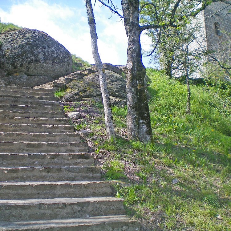 Escalier d'accès à la Tour de Peyrebrune - Arnaud Villefranque